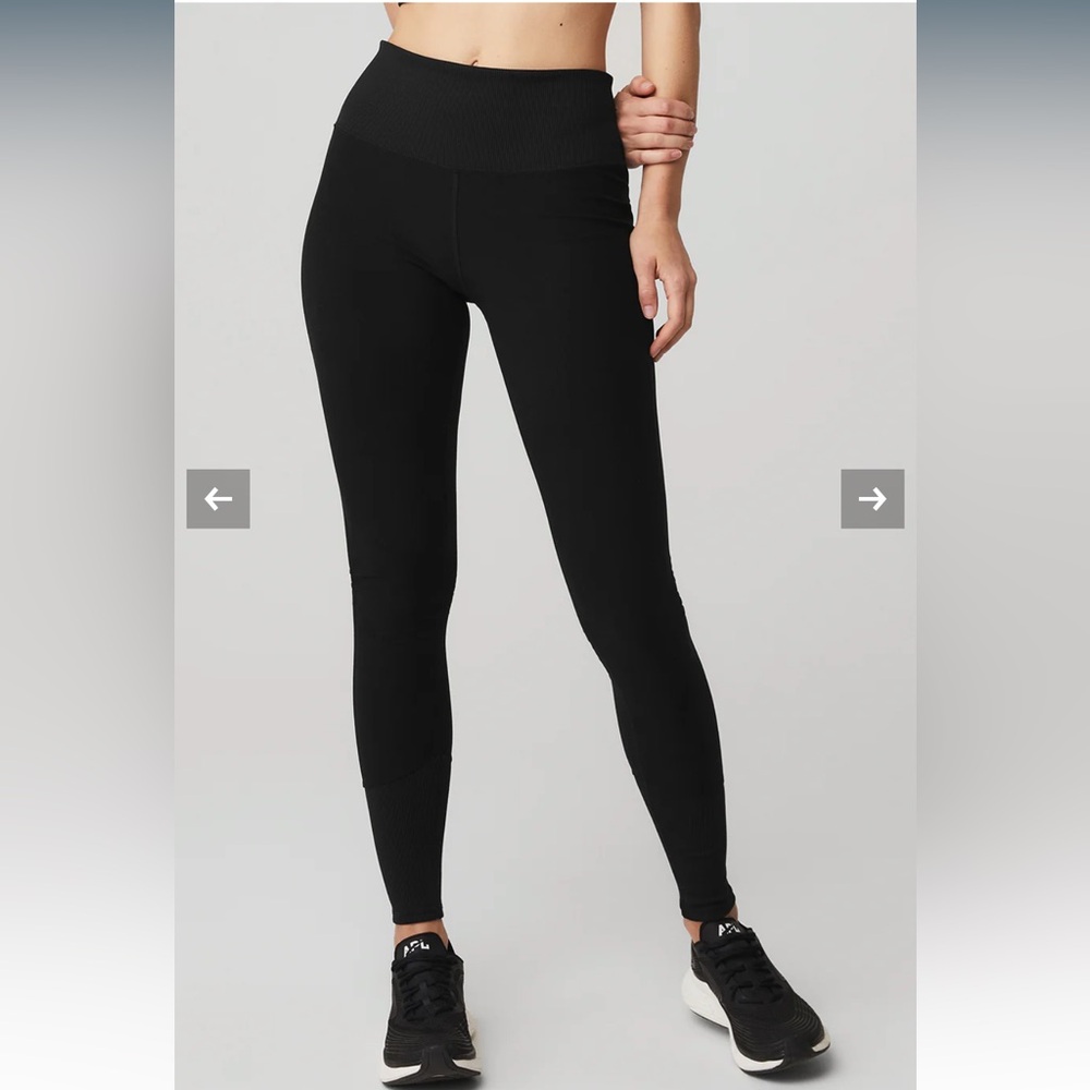 ALO Yoga Black Leggings - Picture 2 of 13